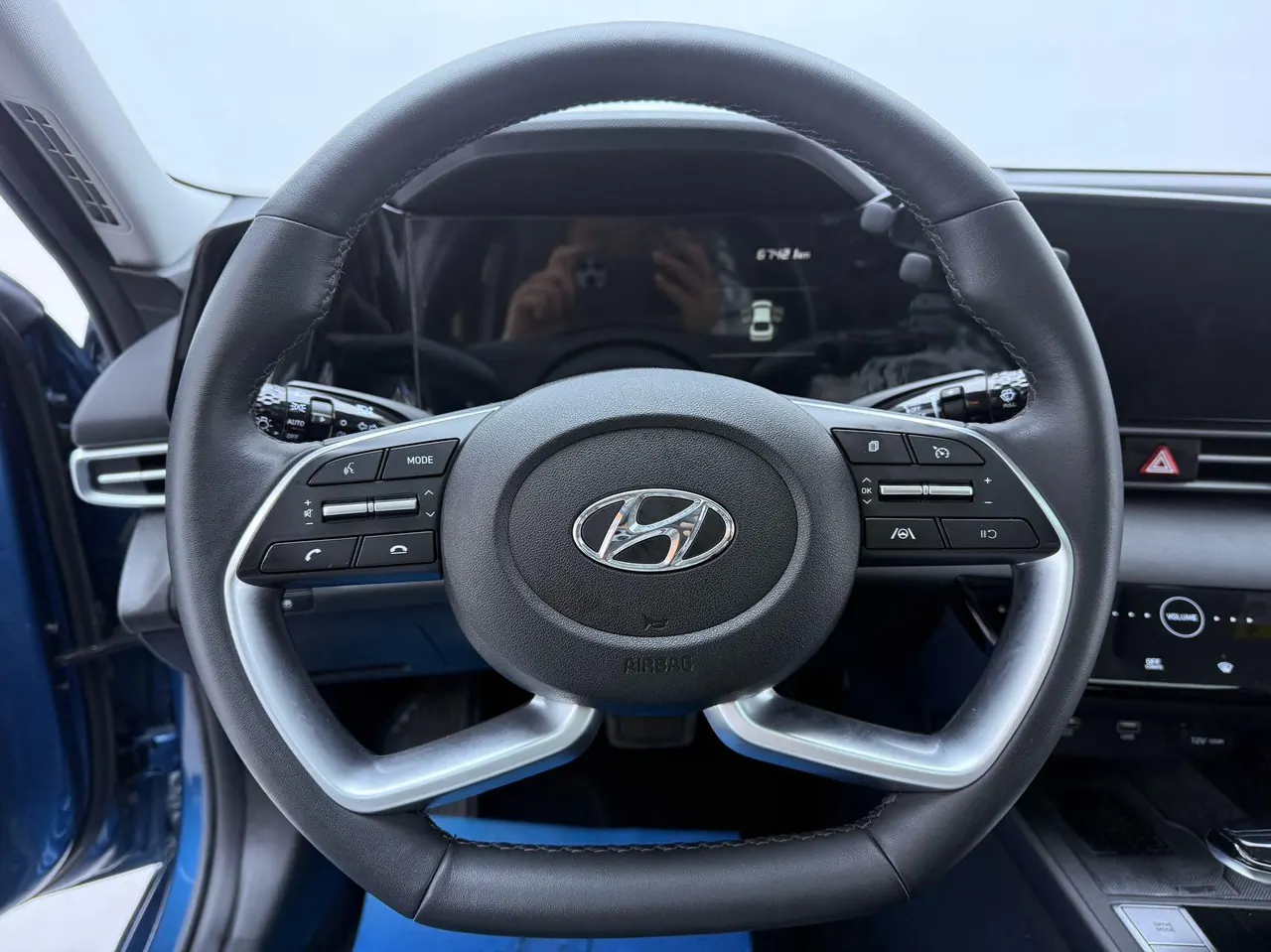 Hyundai 2021 Elantra -3-compartment 1.5 stepless LUX premium automatic gear 6