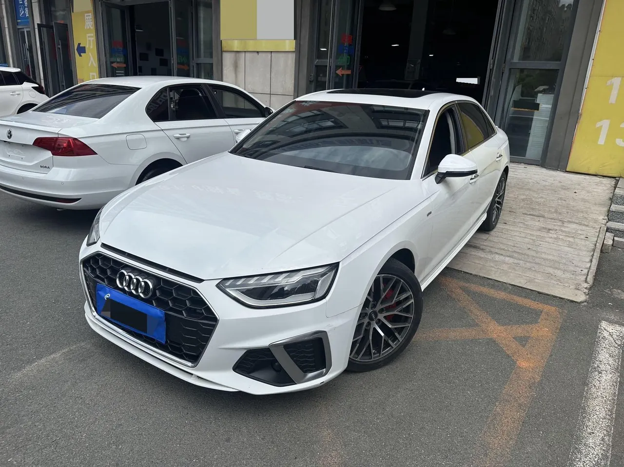 Audi 2020 A4L 2.0TFSI 40TFSI Fashion Dynamic Automatic - View 1