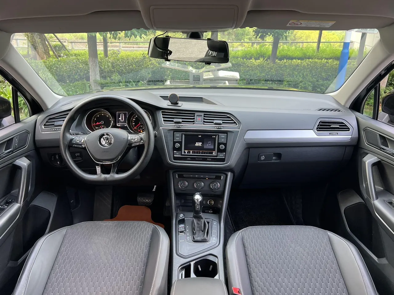 Volkswagen 2020 Tiguan L 2.0TSI 330TSI Two-Drive Fashion Edition Automatic Gear 4
