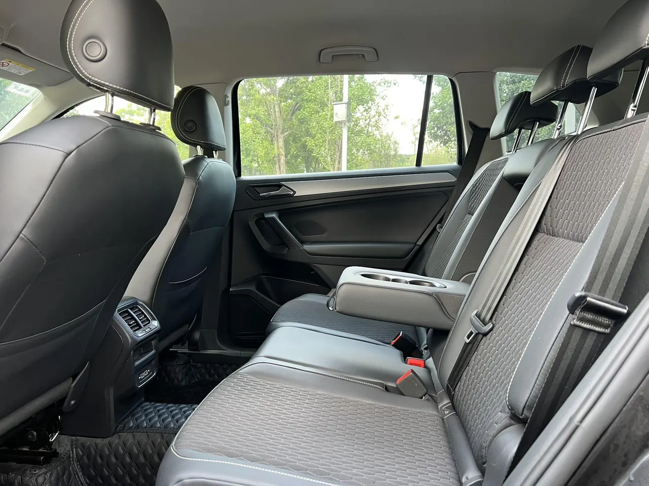 Volkswagen 2020 Tiguan L 2.0TSI 330TSI Two-Drive Fashion Edition Automatic Gear 5