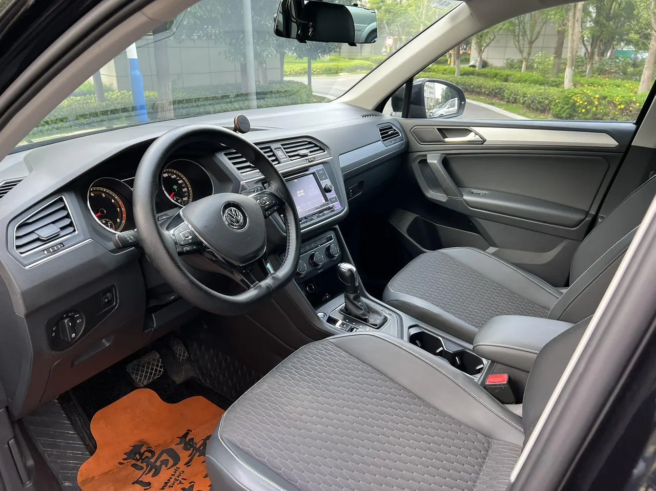 Volkswagen 2020 Tiguan L 2.0TSI 330TSI Two-Drive Fashion Edition Automatic Gear 6