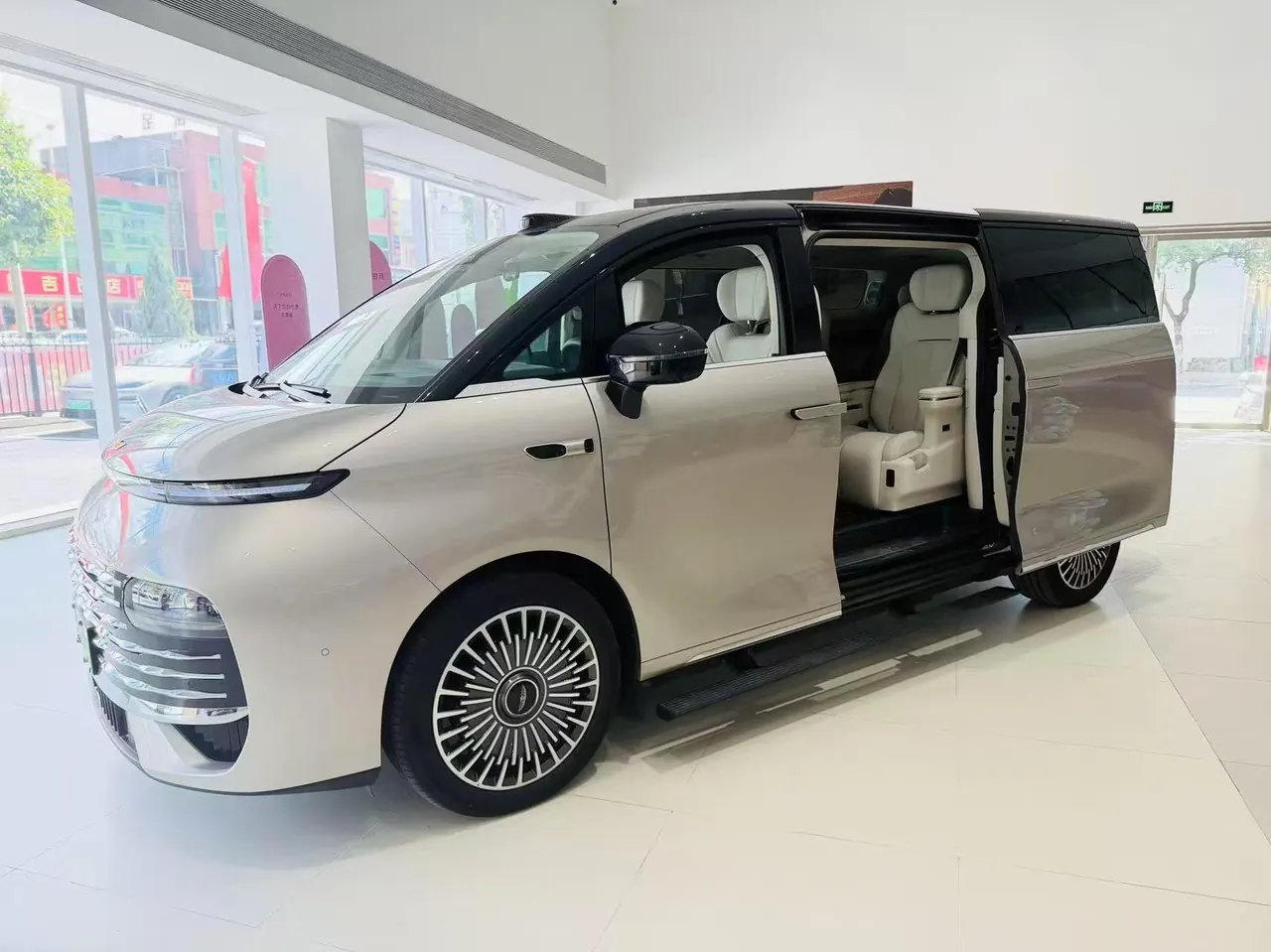Geely Galaxy 2026 V900 1220 Four-wheel Drive Max Edition Automatic Gear 4