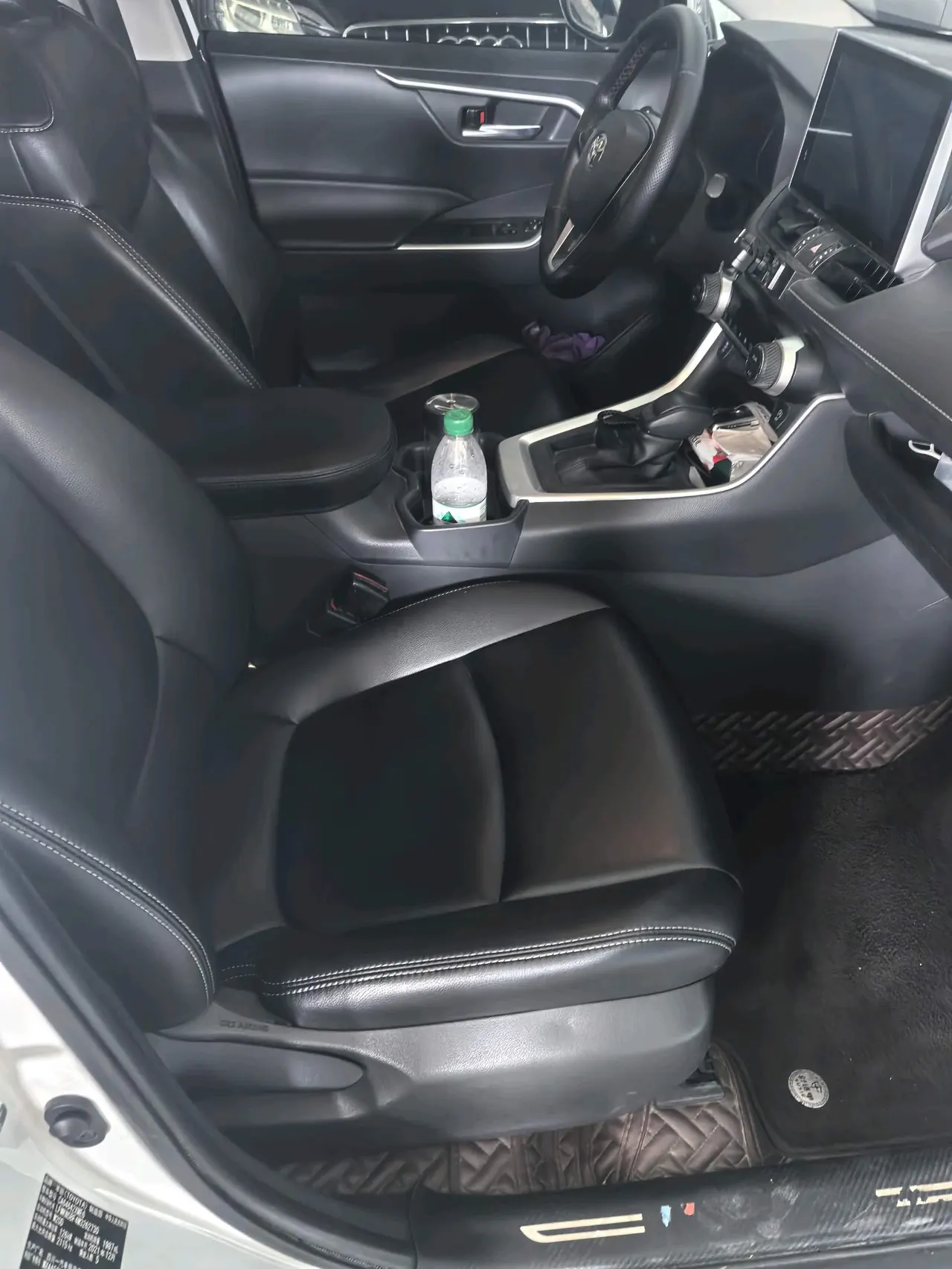 Toyota 2021 RAV4 Rongbo 2.0 Stepless Two-Drive Fashion Edition Automatic Gear 4