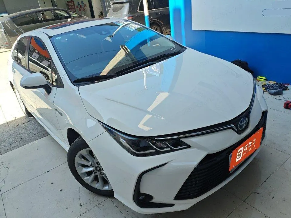 Toyota 2021 Corolla Double Engine 1.8 Stepless Elite Automatic Gear 3