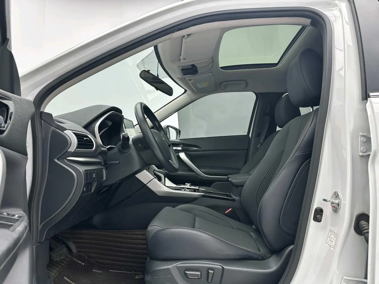 Mitsubishi 2021 Yige 1.5T Stepless Four-wheel Drive Automatic Gear 5