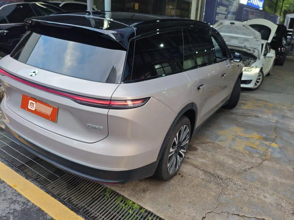 NIO 2023 ES 8 100kWh automatic gear 3