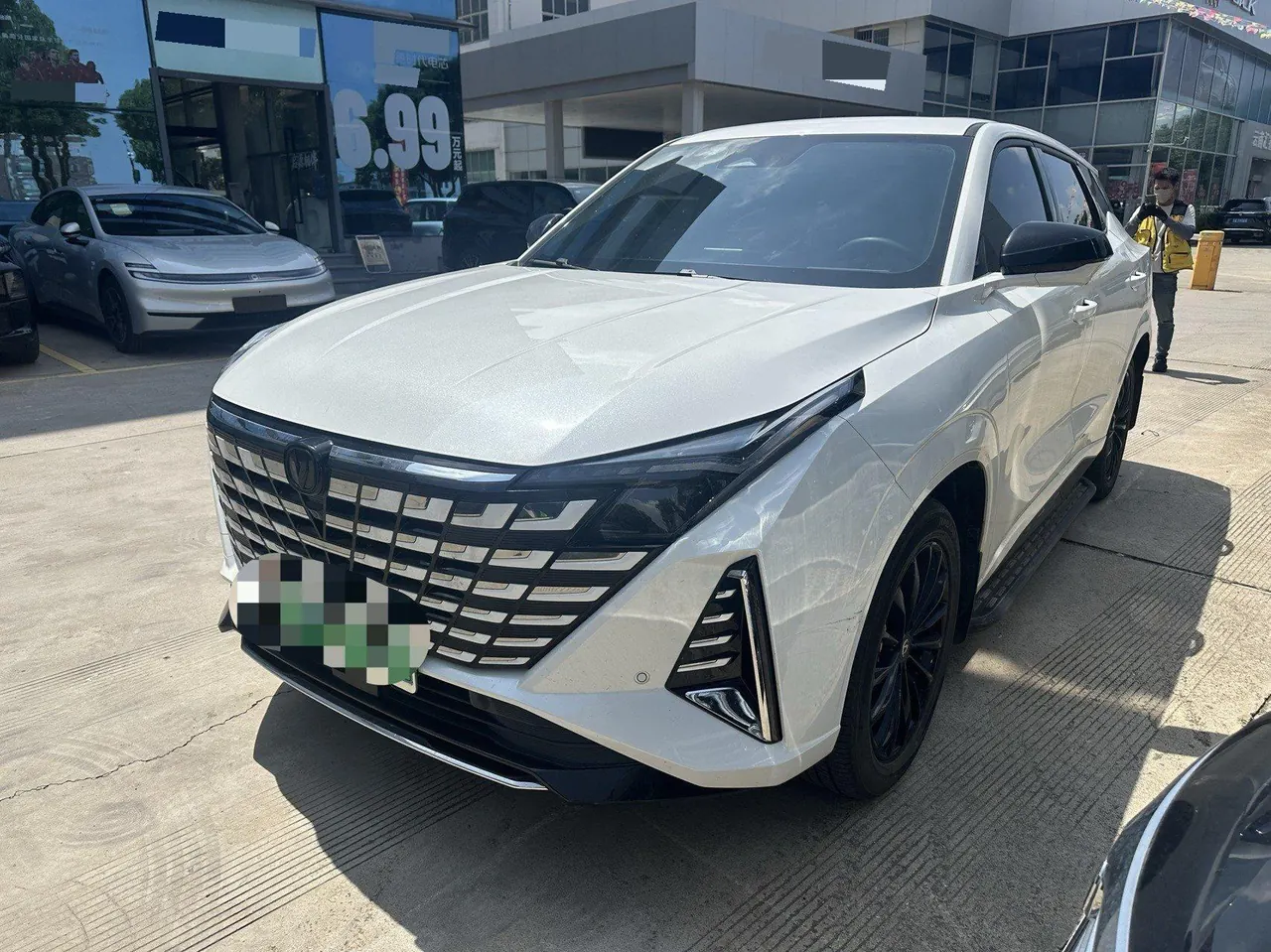 ChangAn 2024 UNI-Z Smart Electric iDD 1.5 Stepless 125km Leading Automatic Transmission - View 1