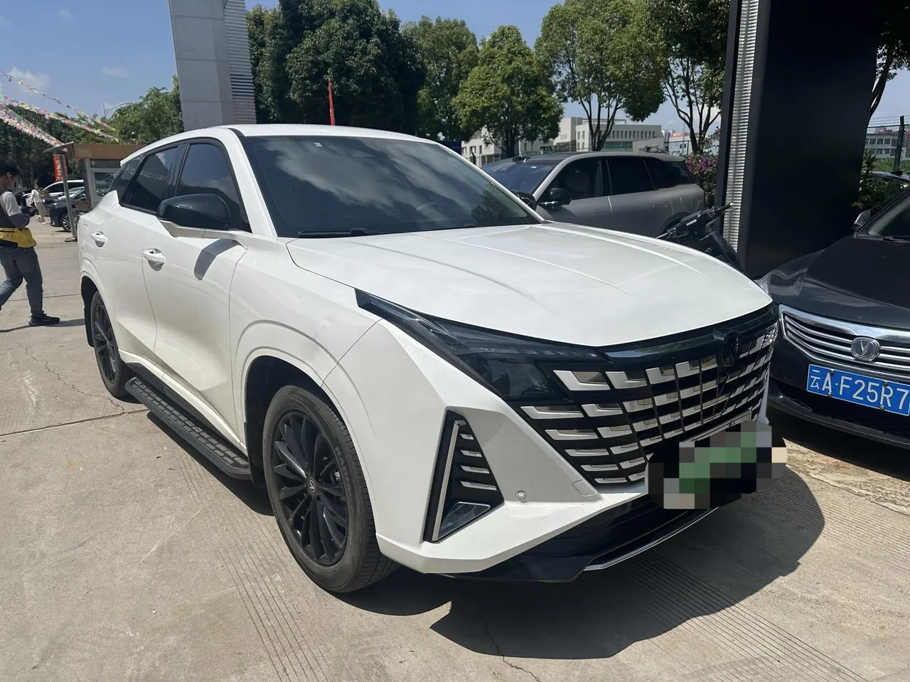 ChangAn 2024 UNI-Z Smart Electric iDD 1.5 Stepless 125km Leading Automatic Transmission 2