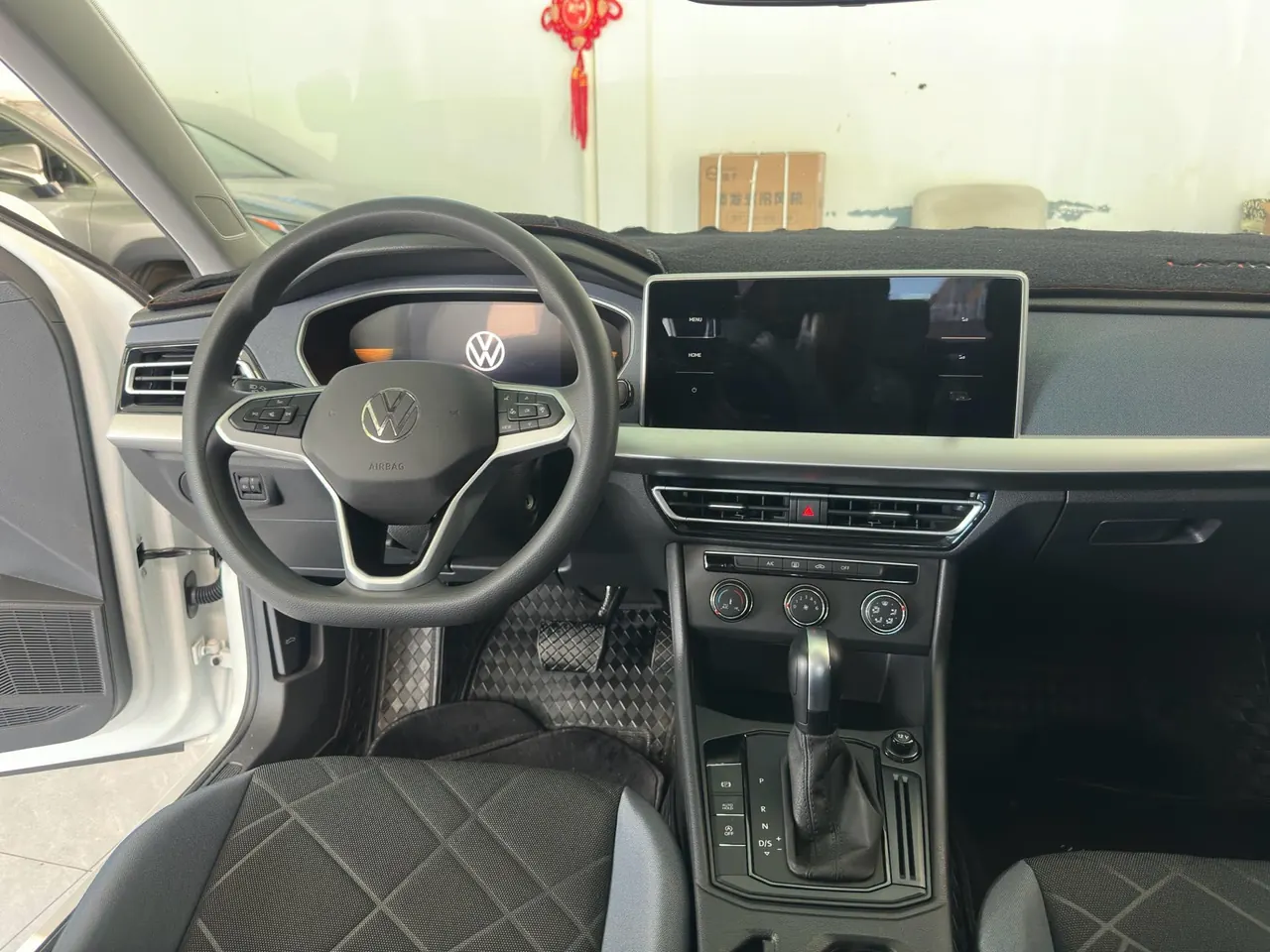 Volkswagen 2024 Lavida 1.5 Escape Edition Automatic Gear 9