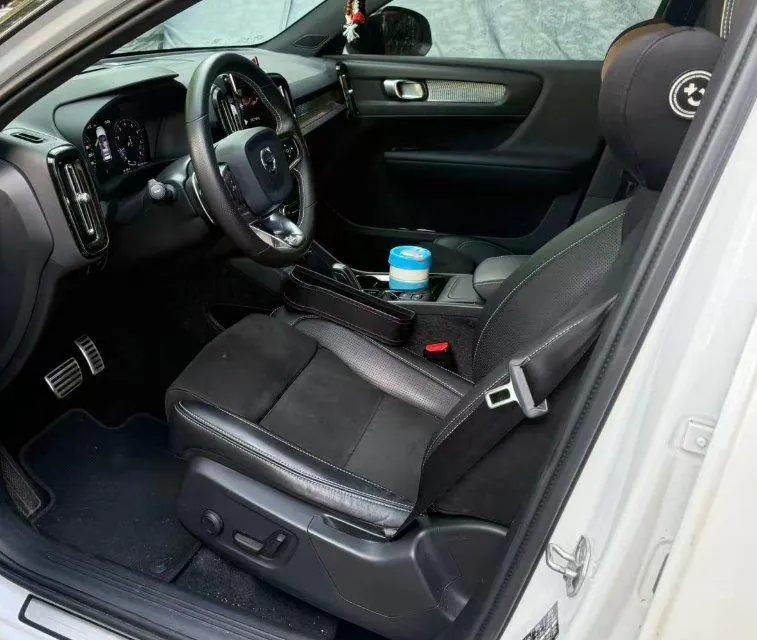 Volvo 2020 XC40 2.0T T4 4WD Zhiyuan Sports Edition Automatic Gear 5