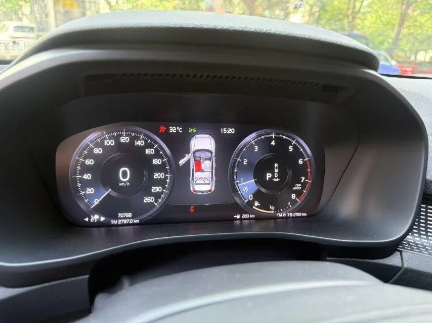Volvo 2020 XC40 2.0T T4 4WD Zhiyuan Sports Edition Automatic Gear 8