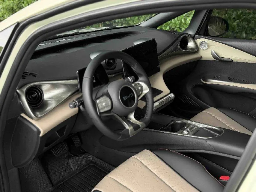 BYD 2025 Dolphins 420km Free Edition Automatic 9