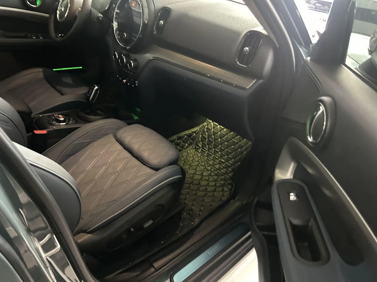 MINI Countryman (Imported) 2021 Cooper Countryman All 4 1.5T Connoisseur Automatic Gear 7