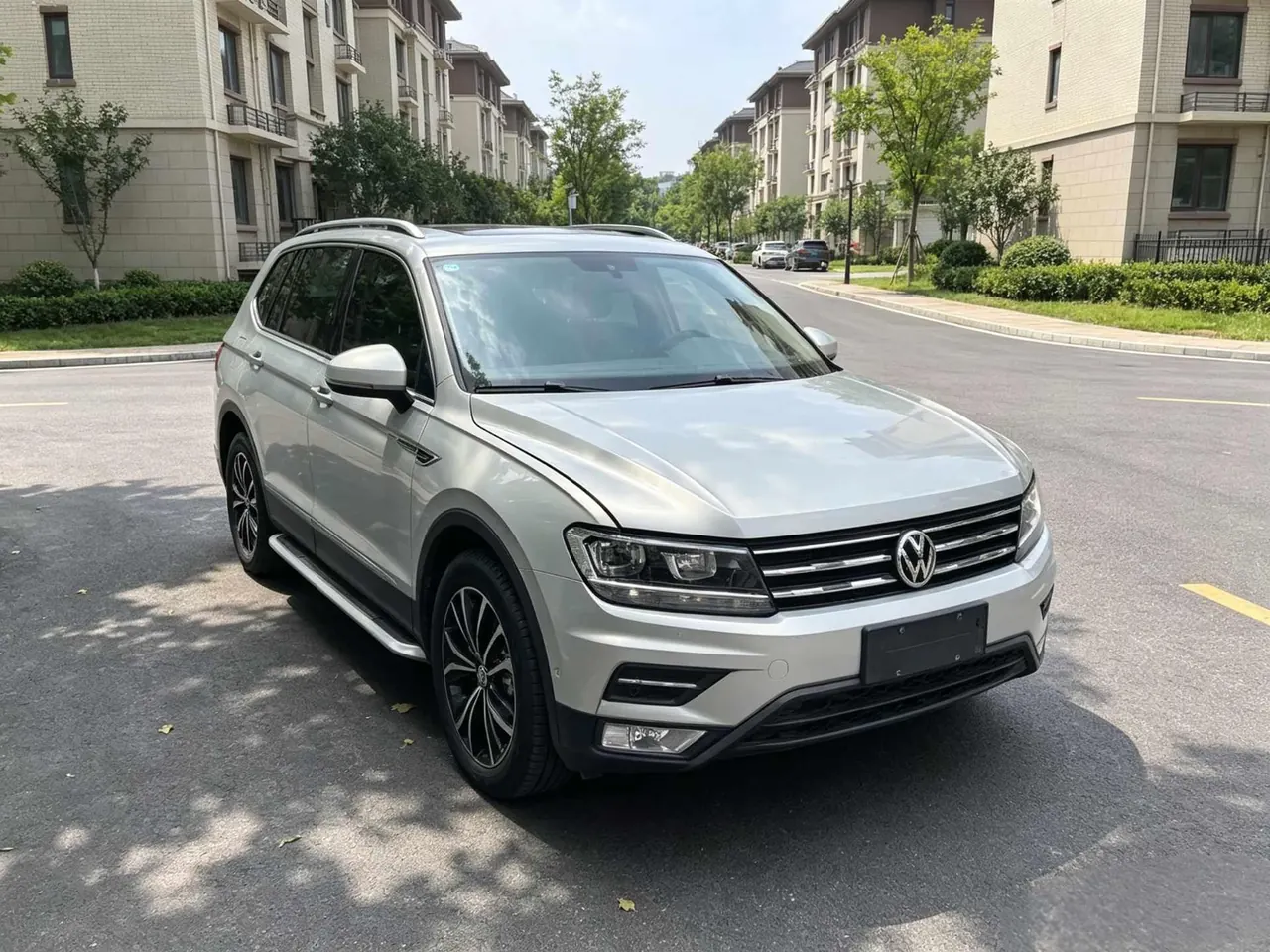 Volkswagen 2020 Tiguan L 2.0TSI 330TSI Two-Drive Smart Deluxe Automatic Gear 2