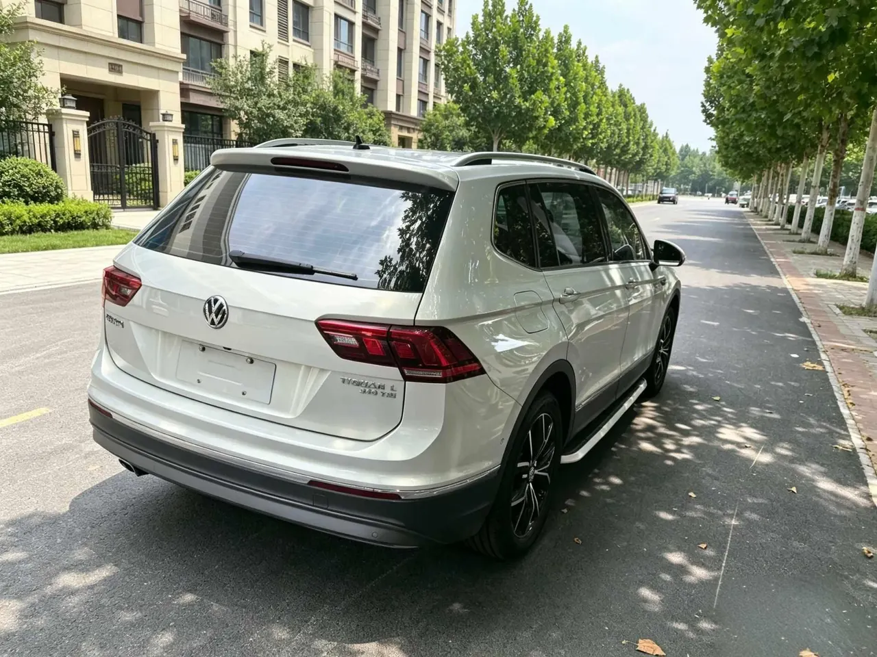 Volkswagen 2020 Tiguan L 2.0TSI 330TSI Two-Drive Smart Deluxe Automatic Gear 3