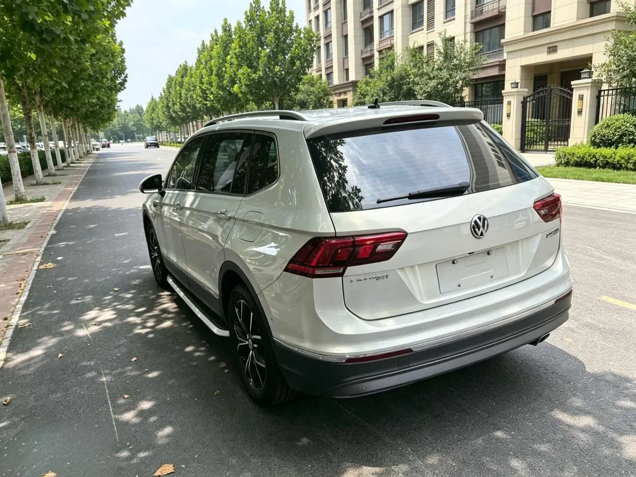 Volkswagen 2020 Tiguan L 2.0TSI 330TSI Two-Drive Smart Deluxe Automatic Gear 4