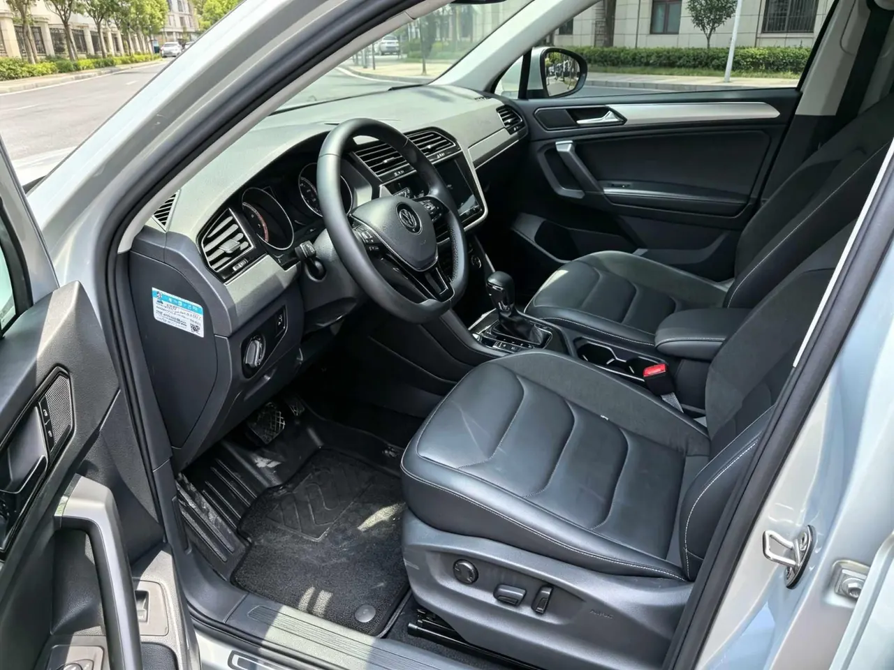 Volkswagen 2020 Tiguan L 2.0TSI 330TSI Two-Drive Smart Deluxe Automatic Gear 5