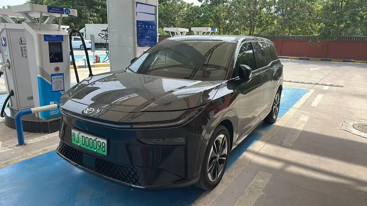 Открыть галерею: Toyota 2025 BZ3X 520 Pro Automatic