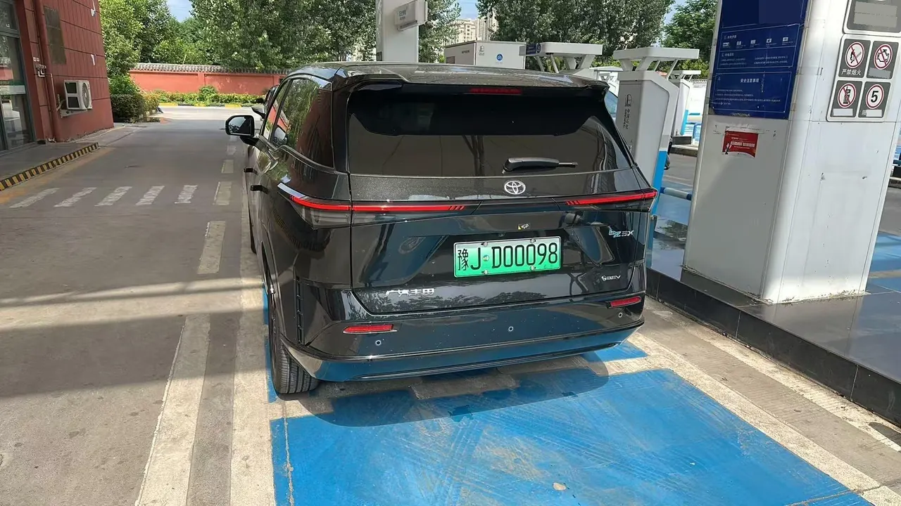 Toyota 2025 BZ3X 520 Pro Automatic 3