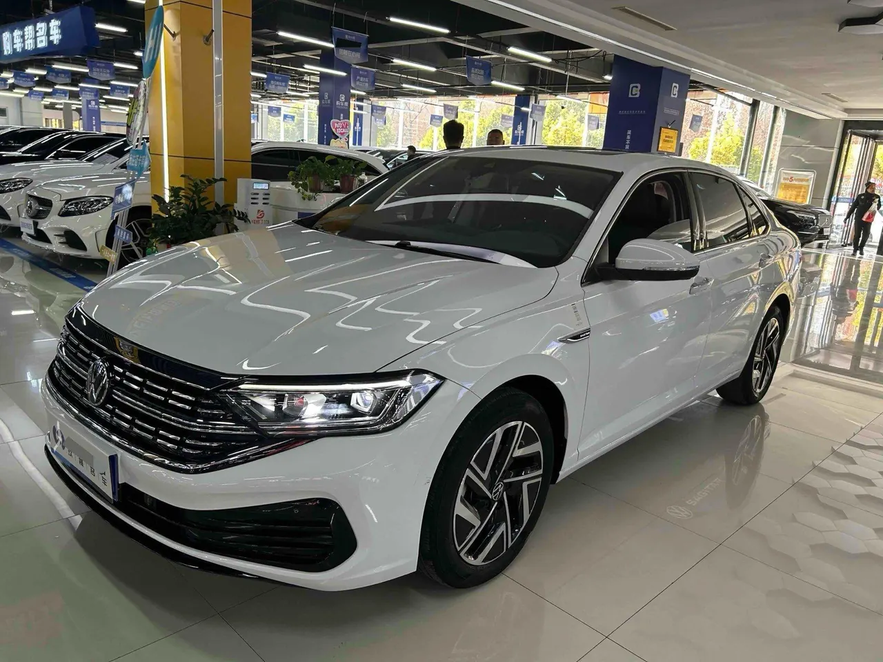 Volkswagen 2023 Sagitar 1.5TSI 300TSI Exceed Edition Automatic - View 1