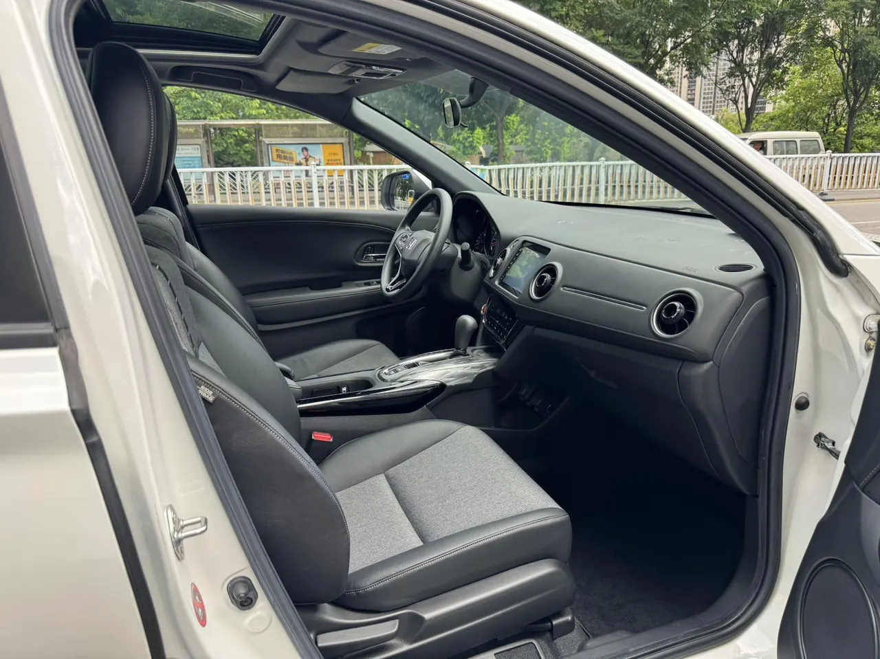 Honda 2020 XR-V 1.5T stepless 220TURBO deluxe automatic gear 13