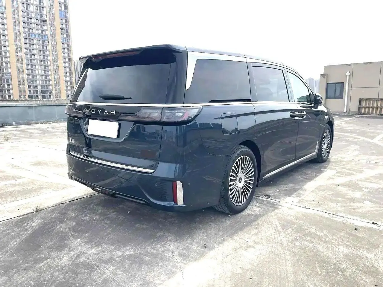 Voyah 2025 dreamers PHEV 1.5T four-wheel drive flagship Kun Peng version automatic gear 2