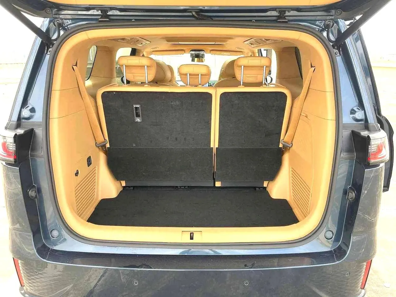 Voyah 2025 dreamers PHEV 1.5T four-wheel drive flagship Kun Peng version automatic gear 3