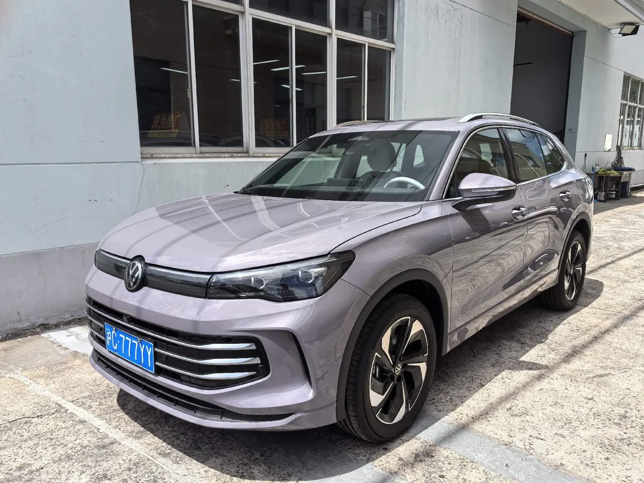 Открыть галерею: Volkswagen 2024 Tiguan L PRO 2.0TSI 330TSI Two-Drive Smart Collar Edition Automatic Gear