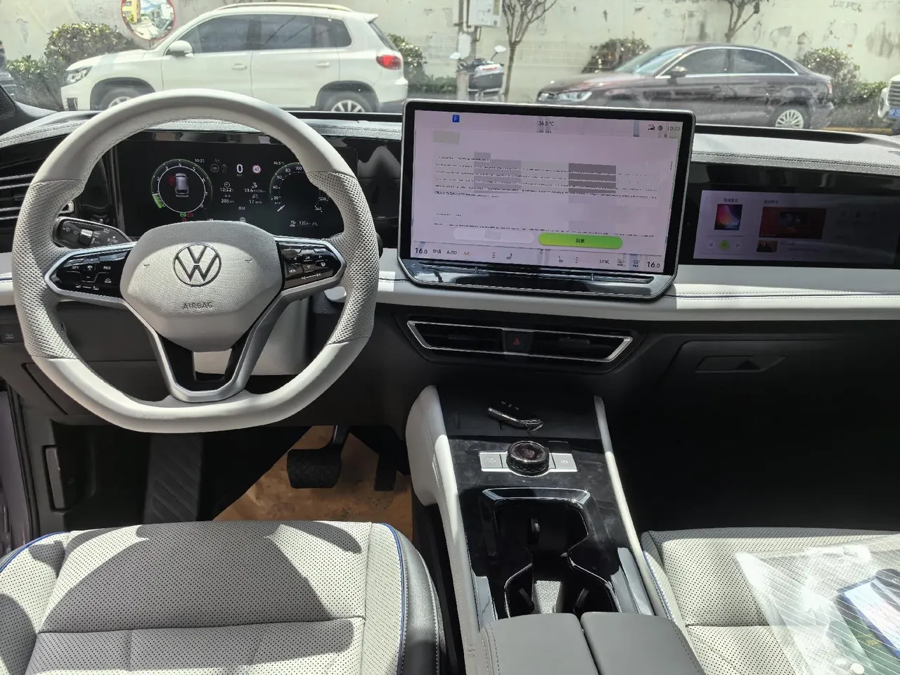 Volkswagen 2024 Tiguan L PRO 2.0TSI 330TSI Two-Drive Smart Collar Edition Automatic Gear 3
