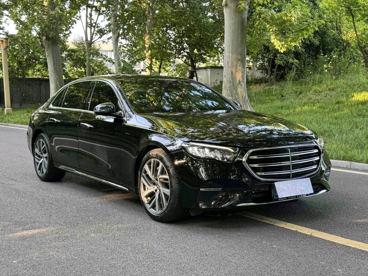 Mercedes Benz E Class 2025 E 260 L 48V 2.0T Automatic 3