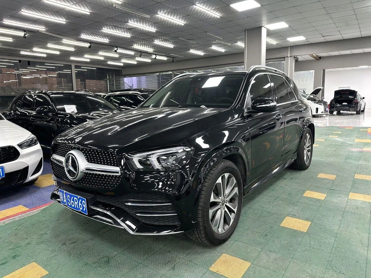 打开图片灯箱:Mercedes Benz GLE (Imported) 2023 GLE 350 4MATIC 2.0T Fashion Automatic Gear
