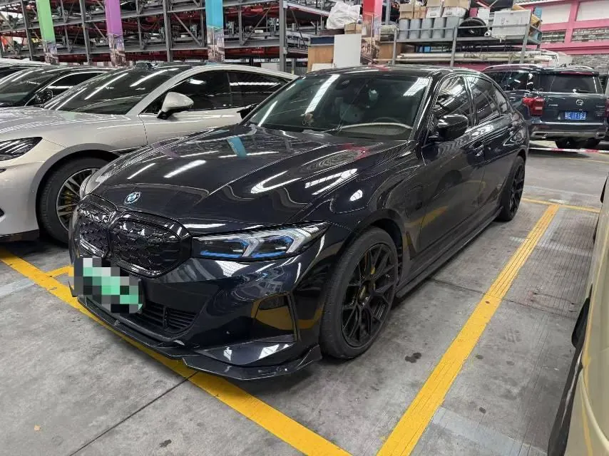 BMW 2024 i3 eDrive 40 L obsidian night sports suit automatic gear - View 1