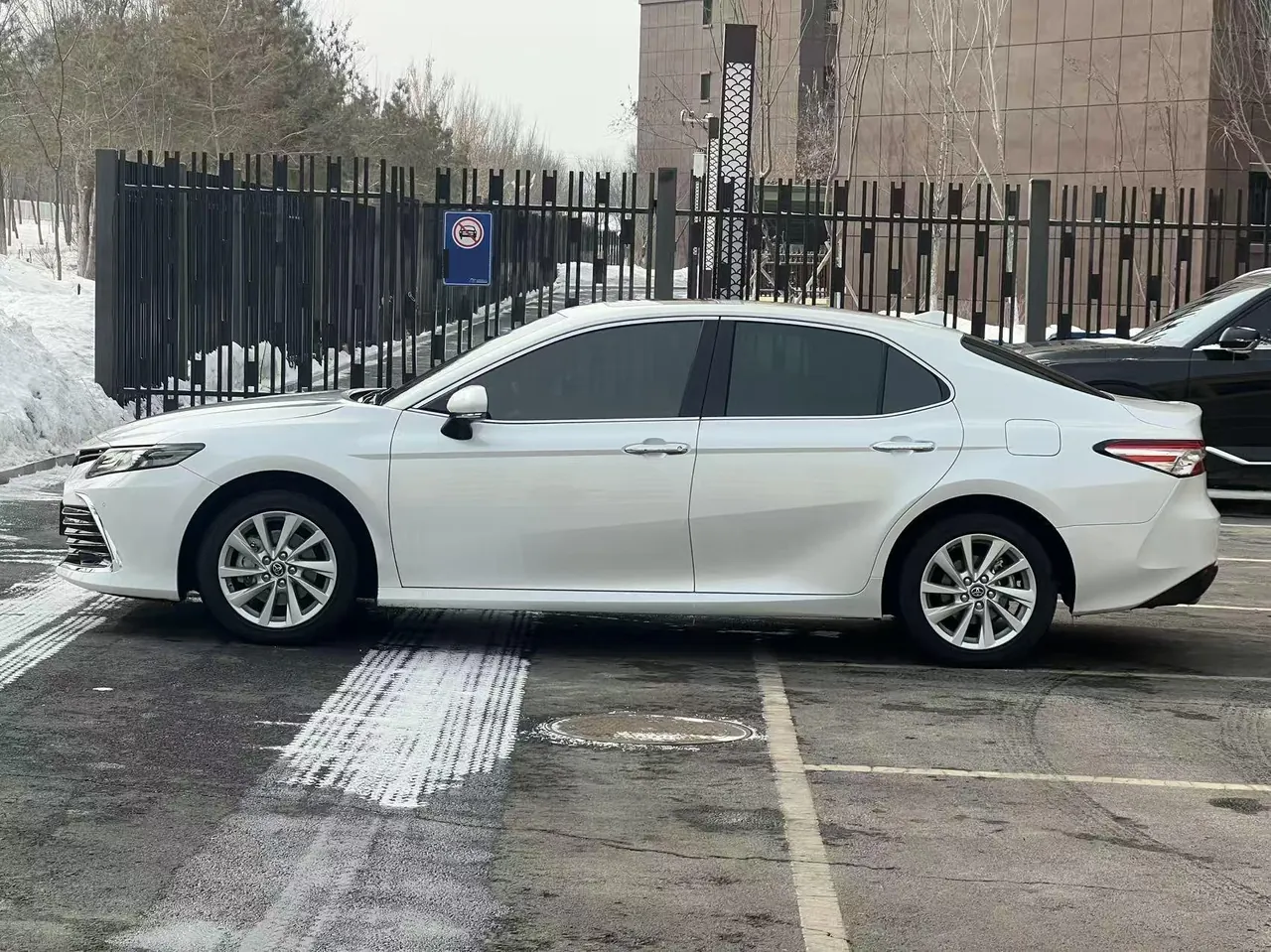 Toyota 2023 Camry 2.0G Stepless Deluxe Edition Automatic Gear 7