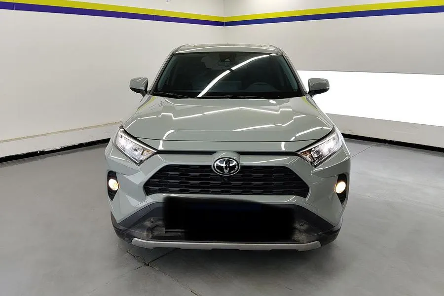 Toyota 2020 RAV4 Rongfeng 2.0 Stepless Four-wheel Drive Fashion Edition Automatic Gear 3