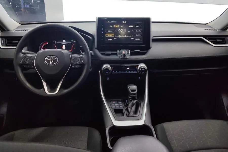 Toyota 2020 RAV4 Rongfeng 2.0 Stepless Four-wheel Drive Fashion Edition Automatic Gear 5