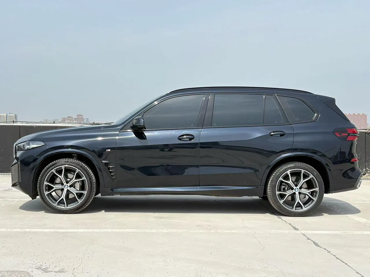 BMW 2023 X5 xDrive30Li 48V 2.0T exclusive m sports obsidian night suit automatic gear 2