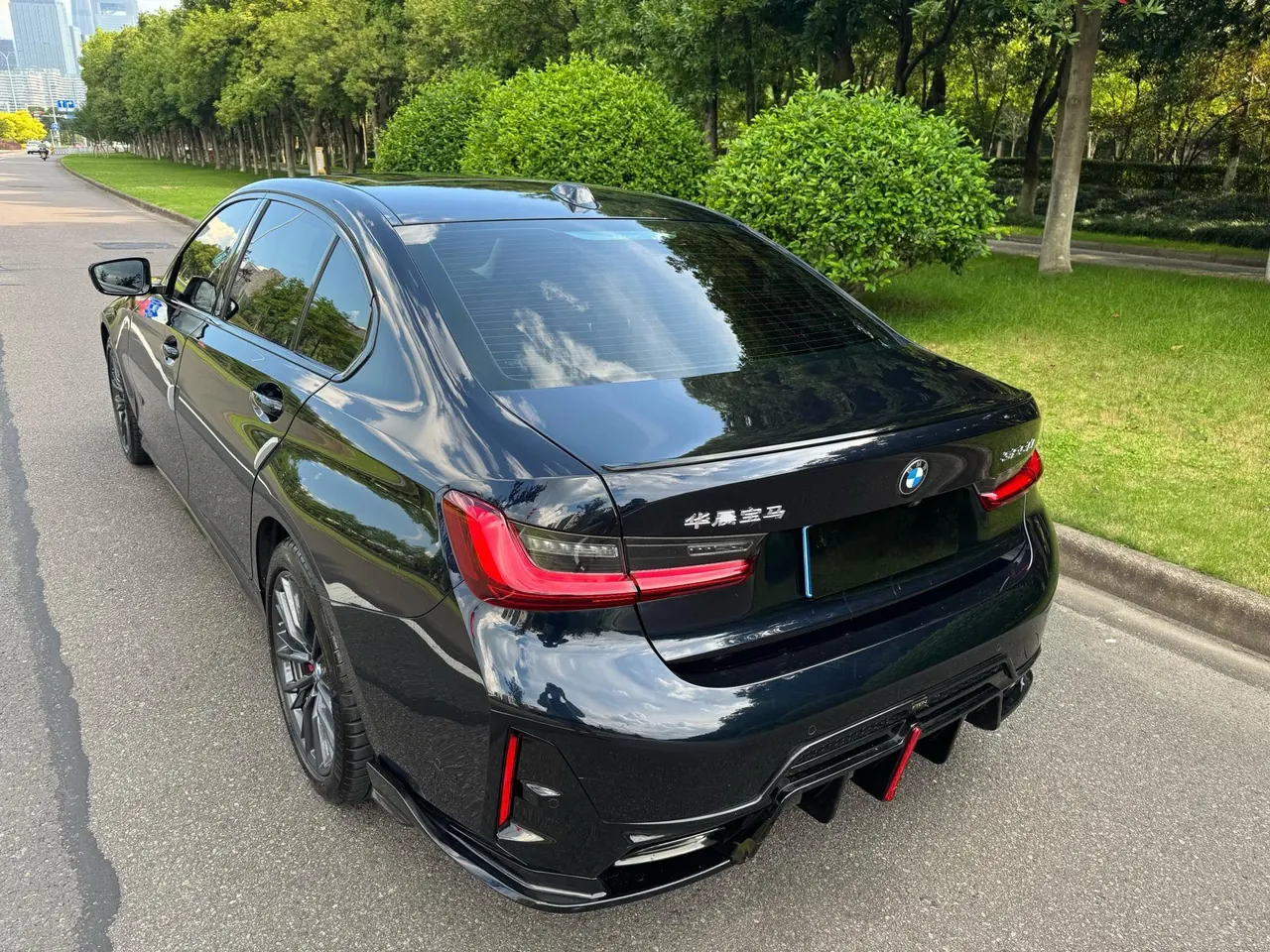 BMW 3 Series 2024 325Li 2.0T M Sports Obsidian Night Suit Automatic Gear 13