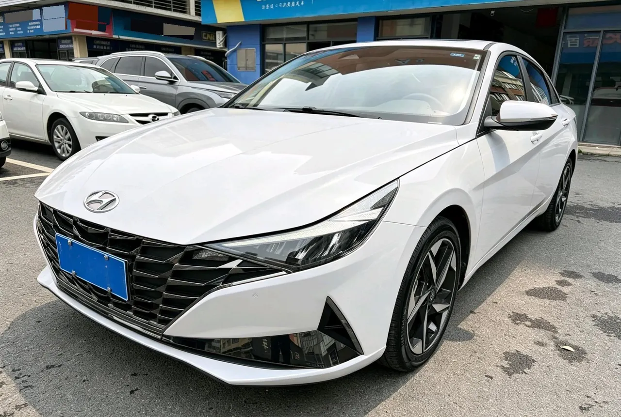 Hyundai 2022 Elantra -3-compartment 1.5 stepless LUX premium automatic gear - View 1