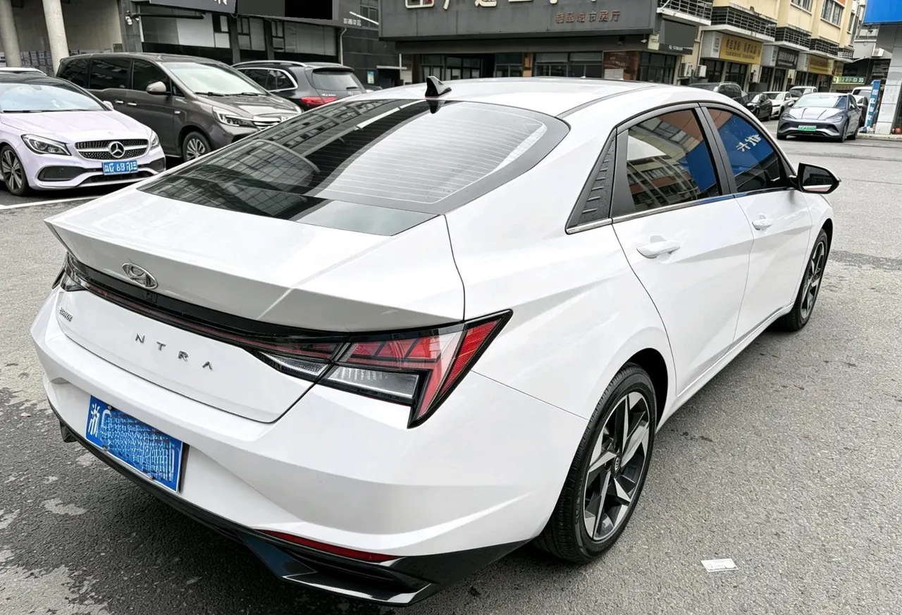 Hyundai 2022 Elantra -3-compartment 1.5 stepless LUX premium automatic gear 2