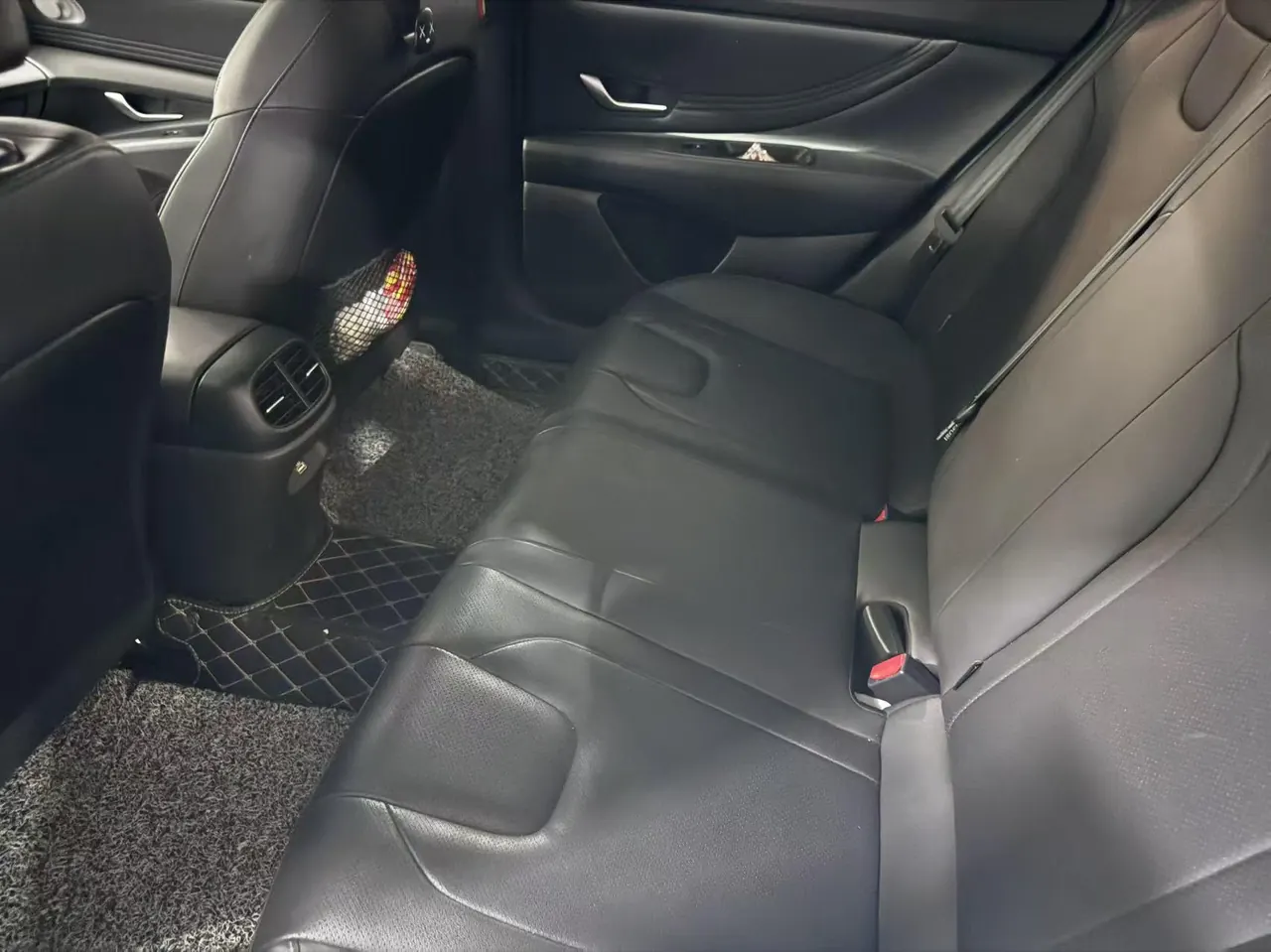 Hyundai 2022 Elantra -3-compartment 1.5 stepless LUX premium automatic gear 4