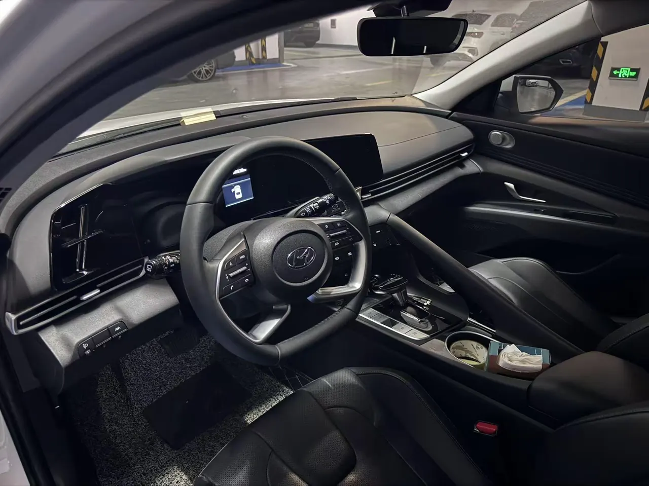 Hyundai 2022 Elantra -3-compartment 1.5 stepless LUX premium automatic gear 5
