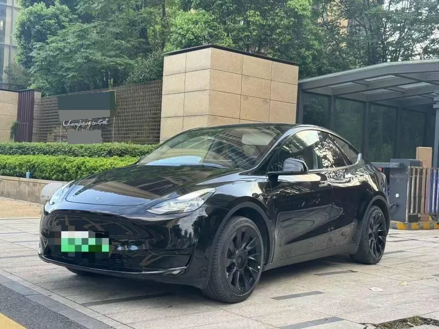 Open image lightbox: Tesla 2023 Model Y long endurance all-wheel drive version automatic transmission
