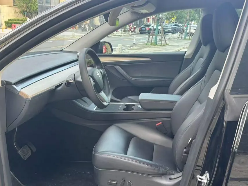 Tesla 2023 Model Y long endurance all-wheel drive version automatic transmission 3
