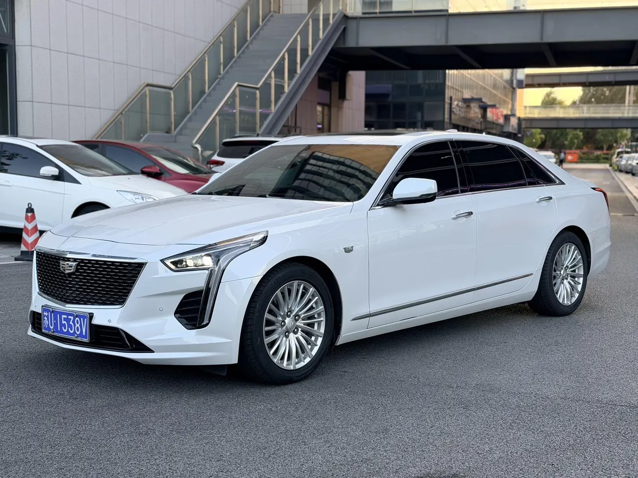 Open image lightbox: Cadillac 2022 CT6 2.0T 28T luxury automatic gear