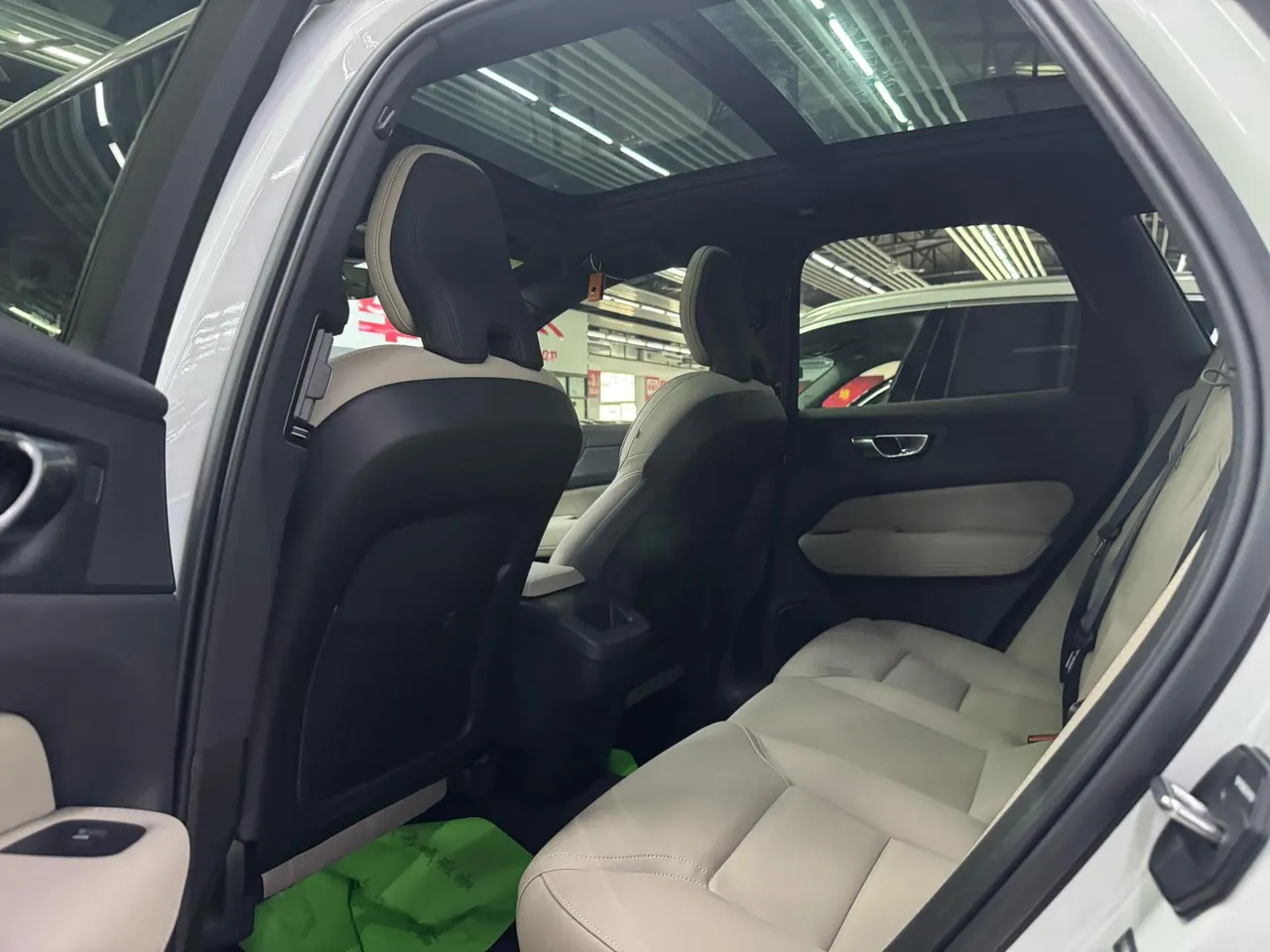 Volvo 2026 XC60 48V 2.0T B5 All-Wheel Drive Intelligent Luxury Edition Automatic Transmission 3
