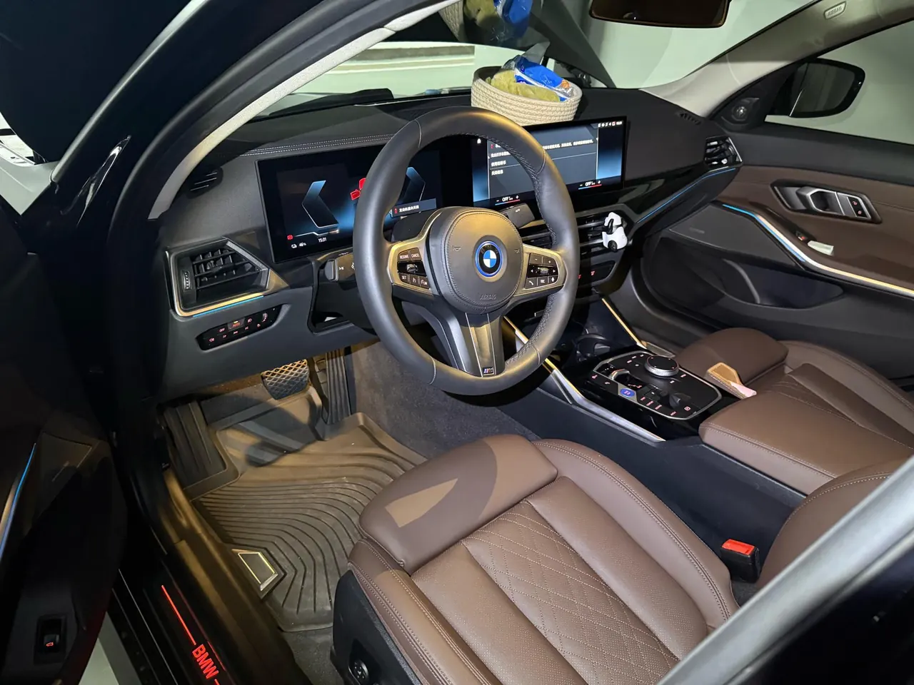 BMW 2022 i3 eDrive 35L automatic gear 5