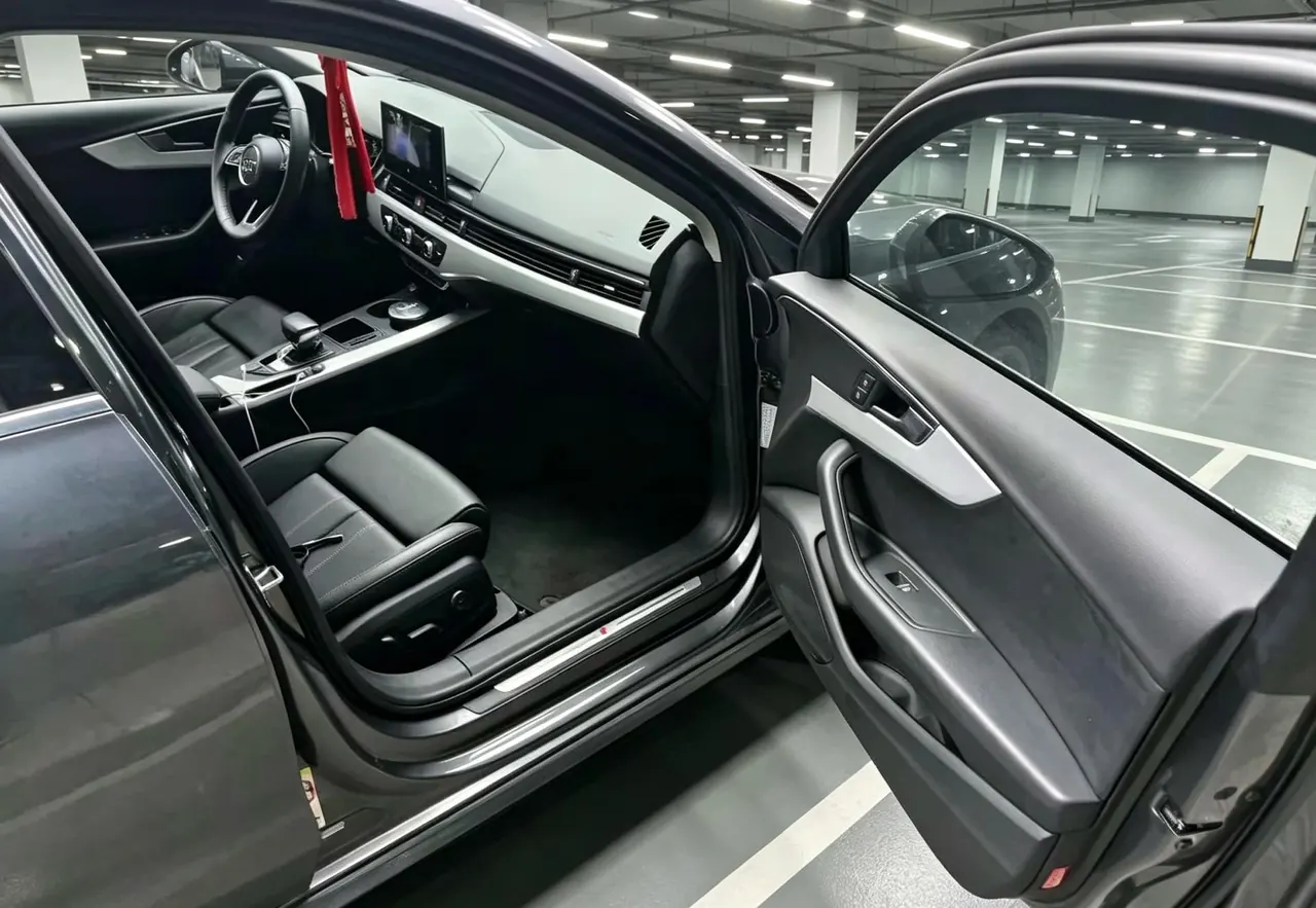 Audi 2020 A4L 2.0TFSI 40TFSI Fashion Dynamic Automatic 2