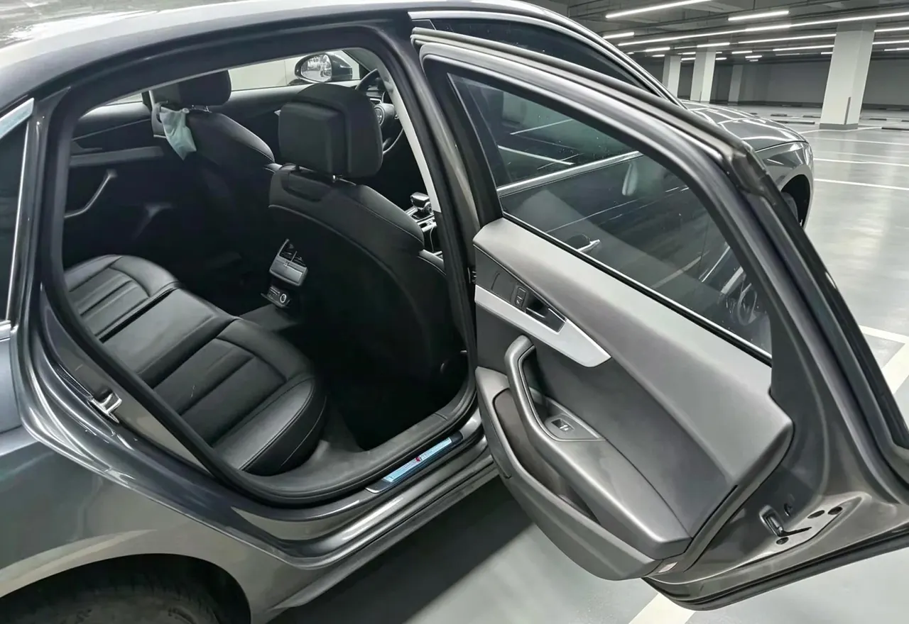 Audi 2020 A4L 2.0TFSI 40TFSI Fashion Dynamic Automatic 3