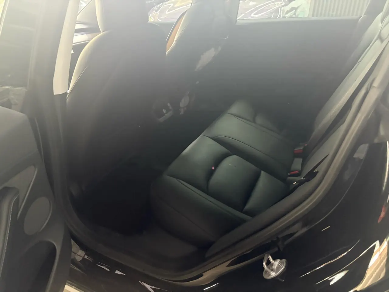 Tesla 2022 Model 3 rear-wheel drive version of automatic transmission 4