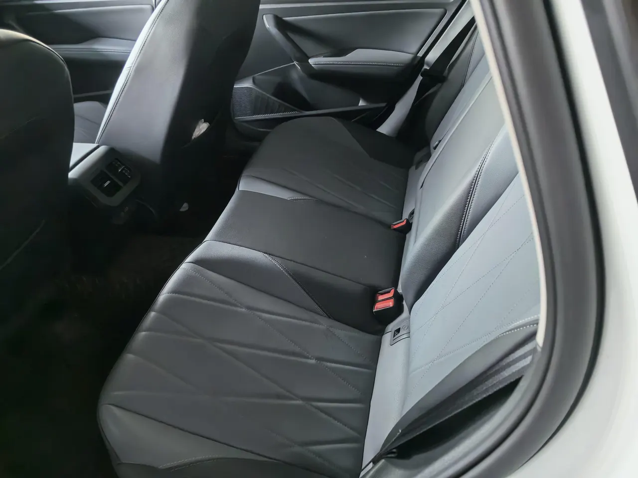 Volkswagen 2024 LaVida 1.5 Star 5 Million Edition Automatic Gear 3